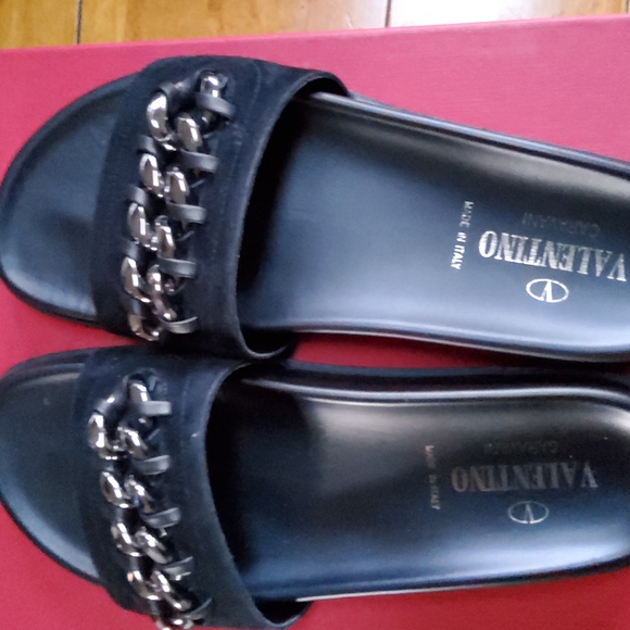 Valentino Garavani Chain slides!!EUC!! - Picture 3 of 5